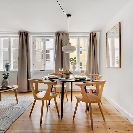 Sanders Central - Cute One-bedroom In The Middle Of It All