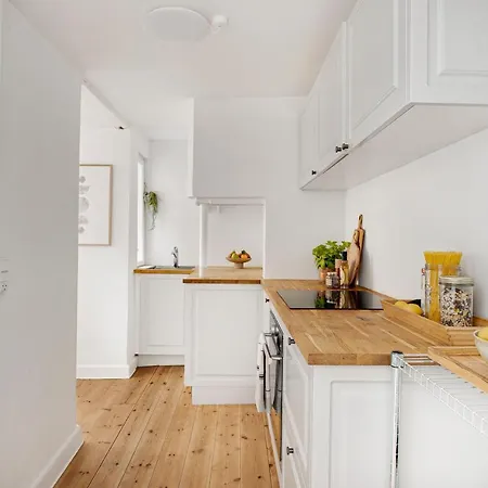 Sanders Central - Cute One-bedroom In The Middle Of It All 아파트 *